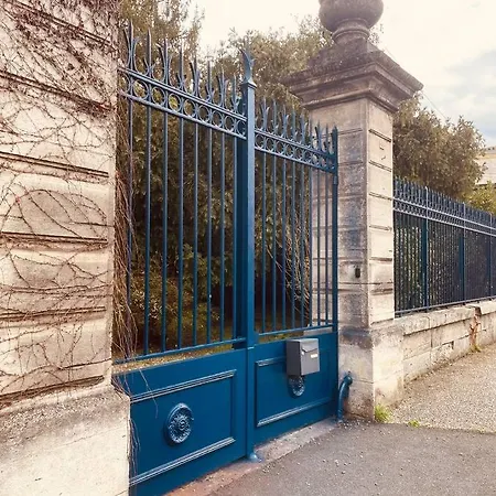 Le Grand Manoir D'aleksandr Holiday home *