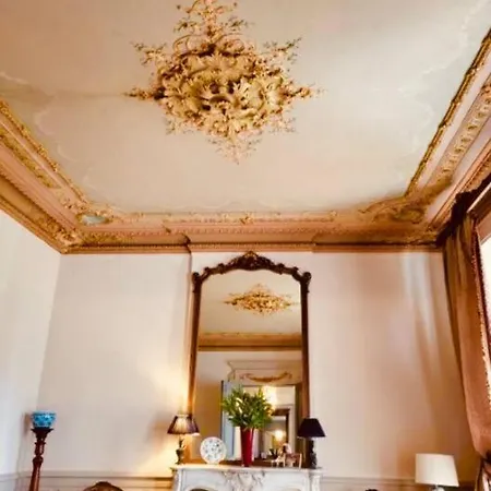 Сasa de vacaciones Le Grand Manoir D'aleksandr *